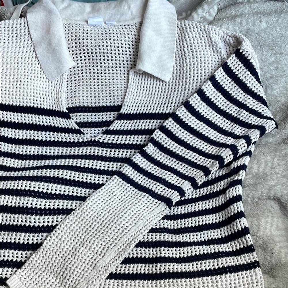 GAP V-Neck Sweater